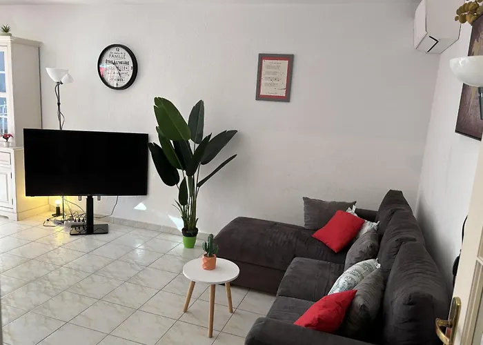 아파트 Beautiful 65 M Flat Saint-Raphaël