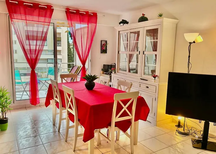 Beautiful 65 M Flat 아파트 Saint-Raphaël